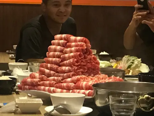 鶯歌超強必吃火鍋！【崔神霸氣鍋】巨無霸大盤肉吃到爽～驚艷指數破表！絕對吃到膽固醇超標～