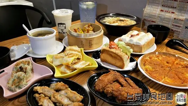 【台南市-北區美食】夜貓族的宵夜點心好去處『巷口宵夜點心-台南金華店』！每日限量波士頓龍蝦堡！更提供70多種港式點心︱脆皮蛋餅︱原盅煲湯︱古巴三明治︱義大利麵等等等！宵夜也能超享受＼(≧▽≦*)／