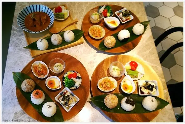 [台北|米販咖啡。Cafe de RIZ]來去吃一天限量10份的米販圓圓飯糰餐~ 
