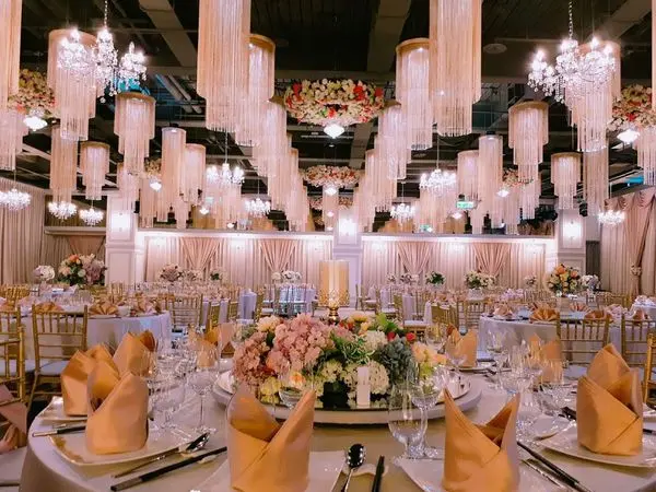 【晶宴會館民權館】台北超美夢幻氣派豪華高空婚宴會場/夢想中的婚禮香榭玫瑰園/Tiffany藍晴空香草園免費參觀攝影展