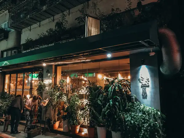 [ 台北美食 ] Greedy Bistronomy Cafe 餐酒·咖啡 國父紀念堂站餐酒館 餐酒館推薦 台北看球賽的好去處