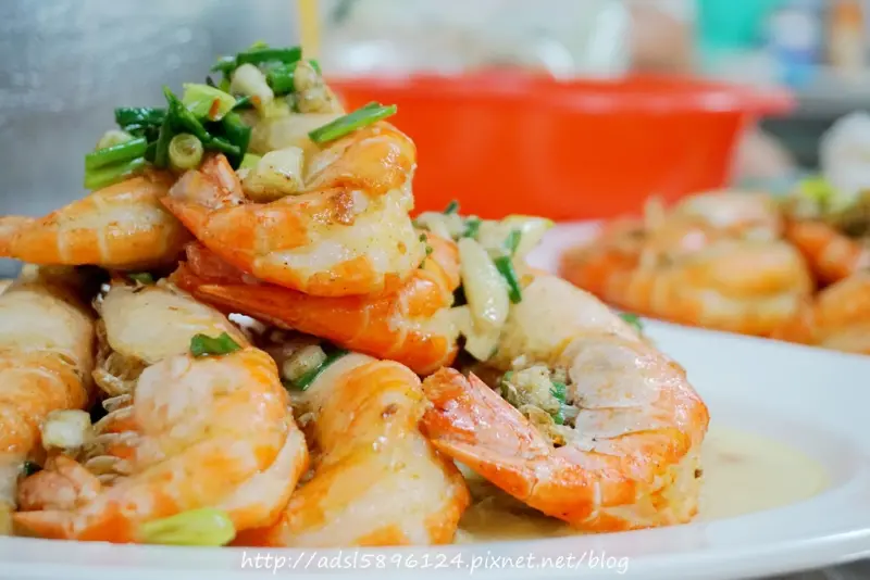 食記 ▊ 中和活蝦料理【二八活蝦】寶特瓶大小泰國紅頭蝦 滿滿蝦膏超滿足 愛吃蝦不能錯過 ！