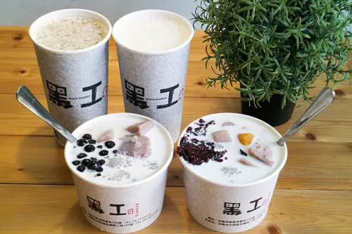 【赤崁樓美食】黑工號嫩仙草 赤崁店 懷舊老宅 兒時記憶的老味道