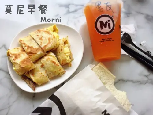 【台中西區】親民價位的早餐卻有著純白北歐風設計與花牆 || 莫尼早餐 Ｍorni