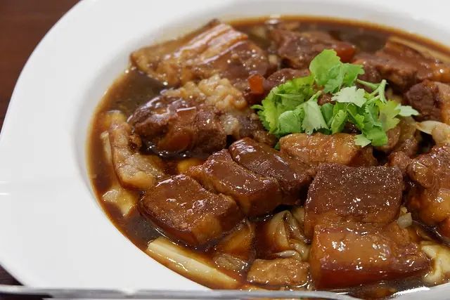 台中美食~甲上菜脯雞 活魚熱炒  巷子內才知道的熱炒店 活魚活蝦也是招牌唷!!一行八人吃飽喝足一人才花298元，有魚有蝦有肉，你說便宜不便宜