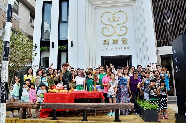 新開幕 Simple Love 剪單愛 終於等到你  神奇瀏海減齡術 一剪就逆齡