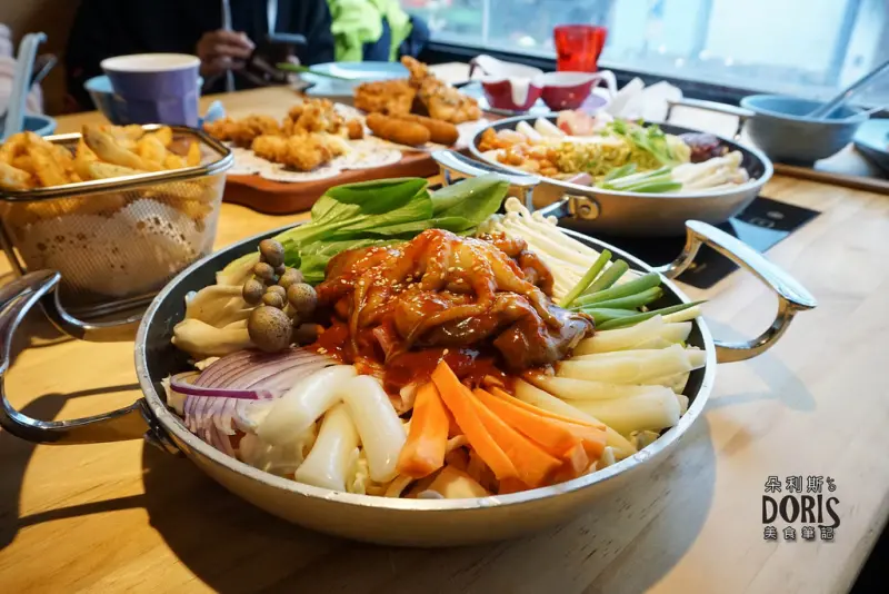 ♚食記♚台北中正【首爾之星】小章魚趴趴超鮮鍋●經典春川炒雞鍋●頭等艙拼盤●炸飯糰●海鮮煎餅●韓國拉麵●泡菜●啤酒●公館商圈●公館捷運站