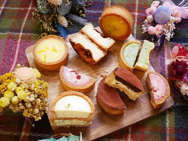 鮮粹集烘焙坊 - 台南永康甜點，精緻小塔禮盒多種口味大滿足，平均一顆只要25.5超便宜，果香濃郁乳酪塔，下午茶一次備齊