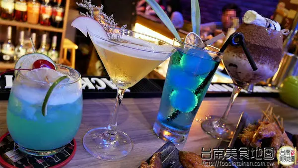 【台南市-東區美食】與當季水果特調出繽紛美酒的『Faith Bar』~來場讓人悸動的微醺吧！現更不定期推出以酒會友的活動唷d=(´▽｀)=b        
      