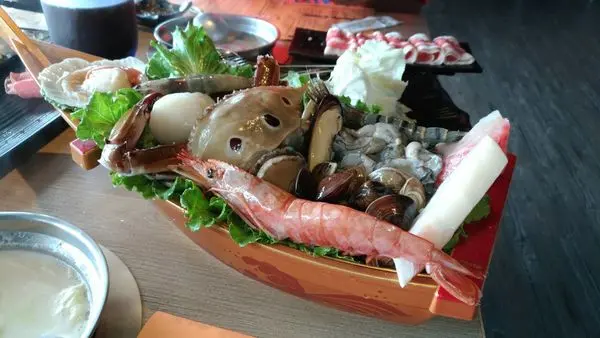 【宜蘭羅東/美食】好吃又平價個人式涮涮鍋。一大盤海龍王只要580元，裡頭還有二個大干貝！湯布院日式火鍋料理專門店《羅東總店》