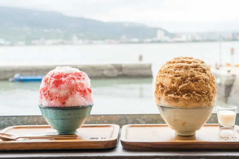 淡水必吃｜朝日夫婦 台北第一日式刨冰、萬聖節南瓜、季節限定、超好吃沖繩黑蜜黃豆粉、淡水老街美食、淡水排隊美食