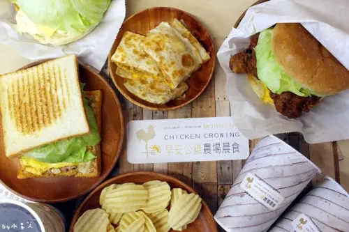 台中西區【早安公雞農場晨食 忠誠店】招牌浩克雞腿排老麵堡爆量飽足大推薦，嚴選精品豆每日現磨的農場咖啡