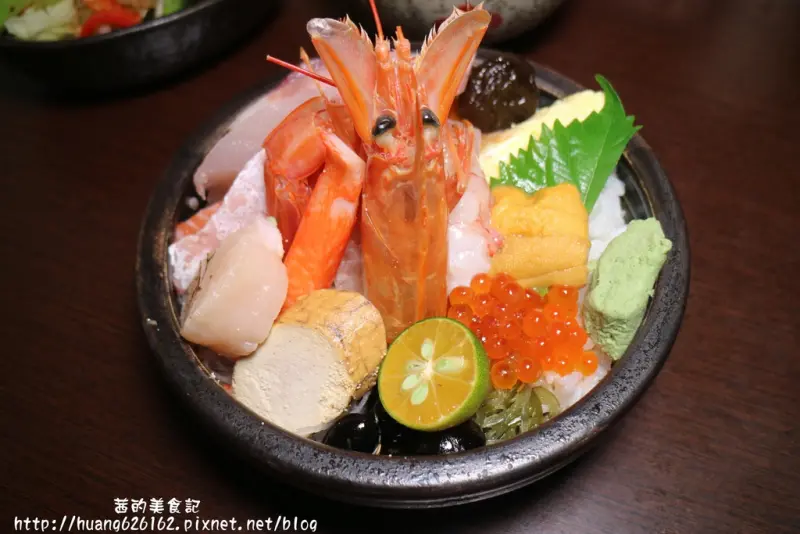 【新北蘆洲區】CP值破表！蘆洲日式料理『日廚』生魚片/丼飯/手捲/壽司/平價/蘆洲捷運站