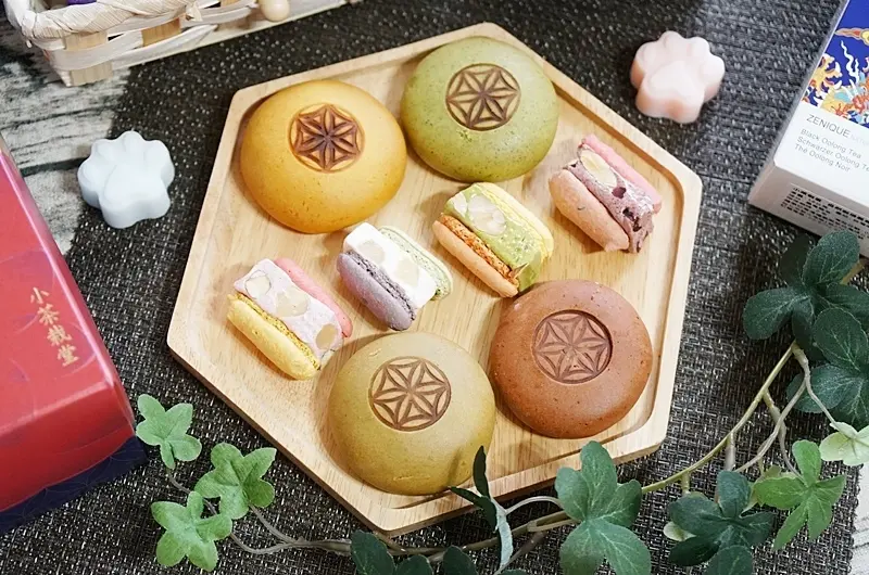 法國茶葉大賞得獎茶、馬卡龍牛軋糖以及小茶圓通通在小茶栽堂的中秋禮盒裡!!