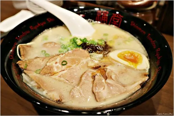 [台北信義]琉球新麵通堂(統一時代店B2)|通堂ラーメン 號稱日本沖繩三大必吃拉麵之一|男女有別的拉麵賣的是什麼?(捷運市政府站)