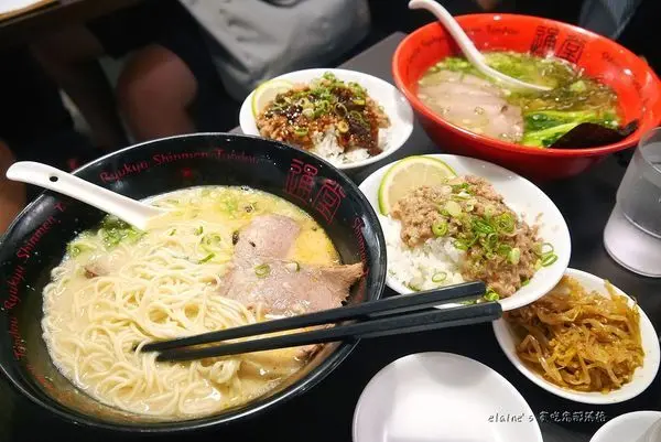 吃。台北信義《琉球新麵 通堂 統一時代店》沖繩在地好吃的拉麵，阿連才吃到又要結束營業惹...嗚