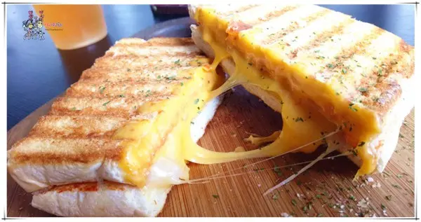 【桃園美食】3.2OZ手工漢堡-三明治-帕尼尼~邪惡的牽絲起司加麻糬還有厚實手打漢堡肉