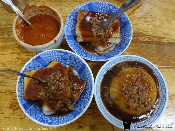 【彰化市】沒招牌。華山路無名菜頭粿。碗粿。傳統中式早餐