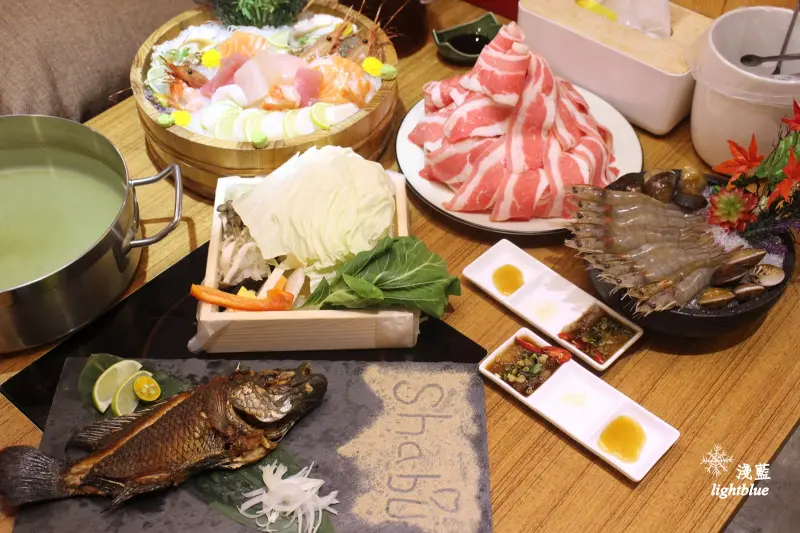 [ 松江南京站美食 ] 淺藍 × 婧shabu～超值獨享鍋有800g肉盤跟滿滿海鮮，小鳥胃不要試