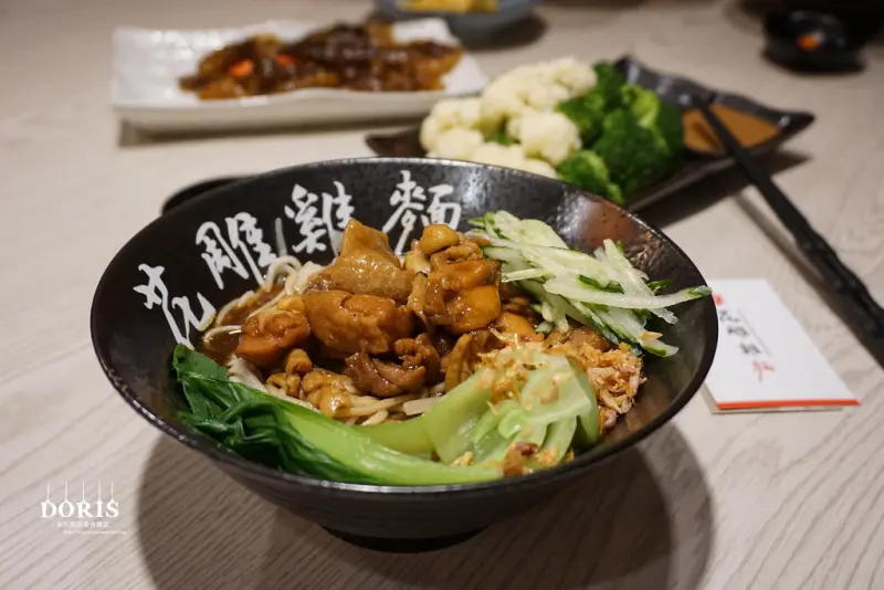 ♚食記♚台北文山【一品花雕雞麵 】花雕雞粿條 花雕雞撈麵 花雕雞意麵 花雕雞魚麵 花雕雞油麵  花雕雞飯 一品花生豆腐 黃金泡菜 魚皮 綜合丸湯 花枝丸 虱目魚丸 香菇丸 手工 現做 平價小吃 文山區