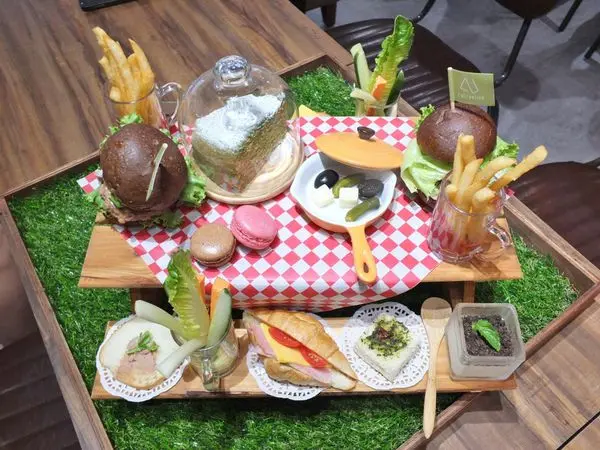 台北大安/璐露野生活 Luluyelife Café/獨特的野餐餐廳/華麗的室內雙人派對野餐桌/可外帶外送