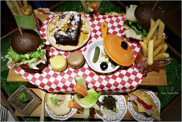 [台北大安]璐露野生活 Luluyelife Café野餐餐廳|享受華麗的雙人派對野餐桌|店內提供輕食三明治、鬆餅等(可外送外帶 )|近捷運信義安和站