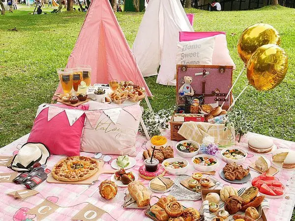 璐露野生活Luluyelife Café - 台北大安區野餐餐廳  除了提供各種異國料理  還有野餐道具租借  野餐不用買一堆道具堆家裡