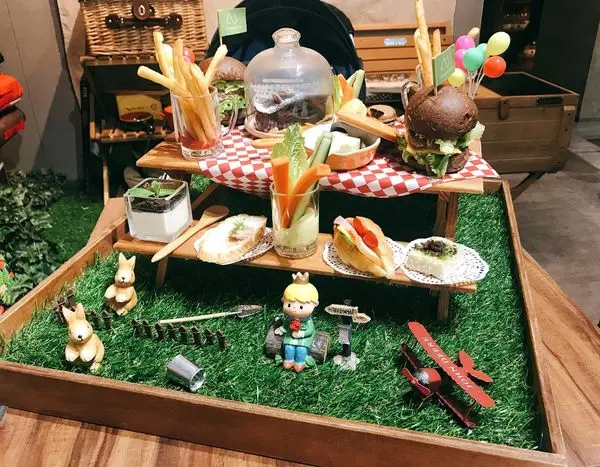 【台北。信義安和美食】璐露野生活Luluyelife Café 野餐餐廳。少女心爆發室內野餐派對～