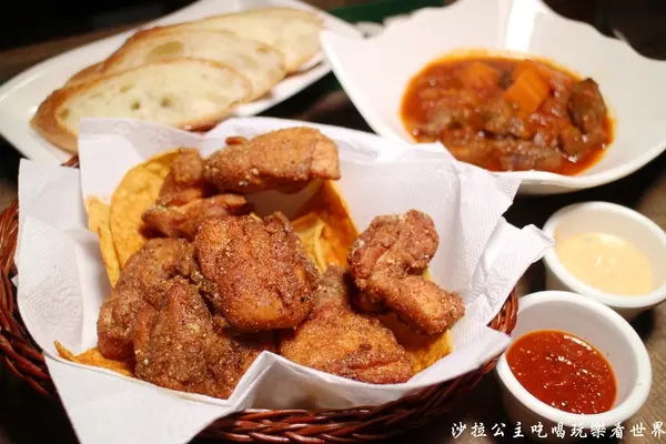 大安區好有文藝氣息的酒Bar『The oasis tavern 綠洲酒館』現場爵士樂表演/捷運大安站