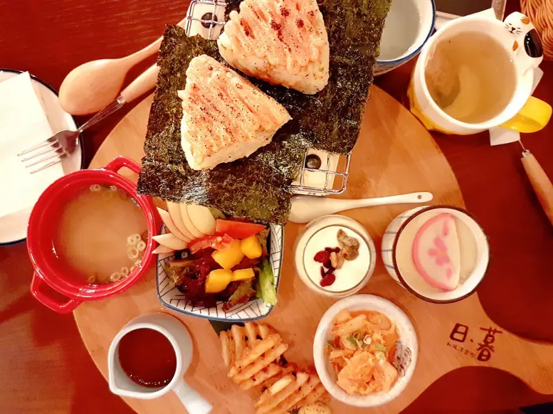  【宜蘭食記】羅東日系小店 日暮洋食館 林北烤好新品牌 炒烏龍好好吃啊~
