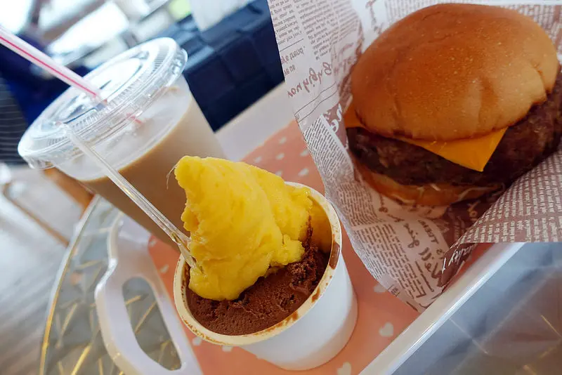 (胖樺遊記)藍寶石公主號Sapphire Princess/基隆/沖繩/石垣島四天三夜Day3/快閃石垣島自由行行程規劃/米奇林三星景點川平灣/ＭiruMiru本舖/公設市場/おみやげ市場/伴手禮名產