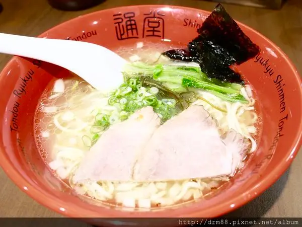 夯『沖繩限定』通堂拉麵來台灣了，琉球新麵 通堂拉麵在捷運市政府站 統一時代可以吃到了！！！