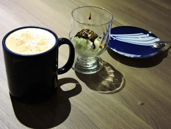 【台北】Vis Cafe窩是咖啡士林店，鄰近士林夜市─逛累了來喝杯咖啡吧