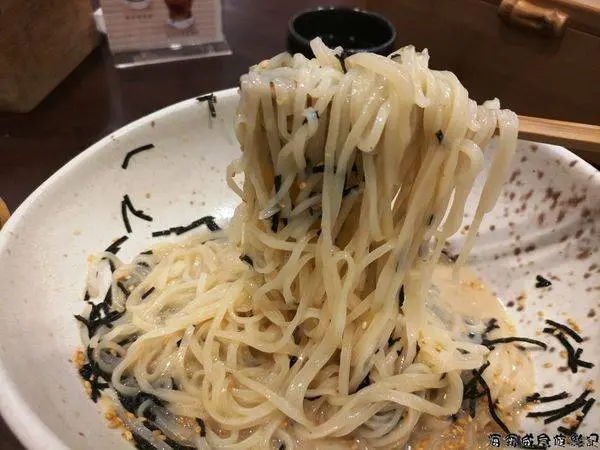 透心涼！日式冷麵【穗科手打烏龍麵】搬家了Q 彈牙帶嚼勁的麵條柚香冷湯 一吃就愛上-捷運中山國中站斜對面一禾堂麵包也在這