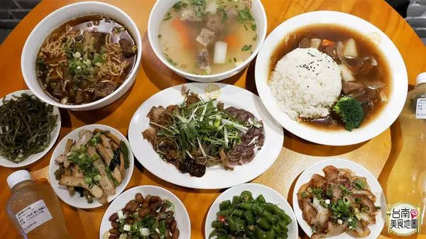 【台南-東區美食】味好湯濃肉大塊的『潘炳華牛肉麵』創立近40年的老味道~亦有提供非牛肉餐點喔^^！即日起平日中午來店用餐全面九折優惠啦↖(*✪∀✪*)↗        
      