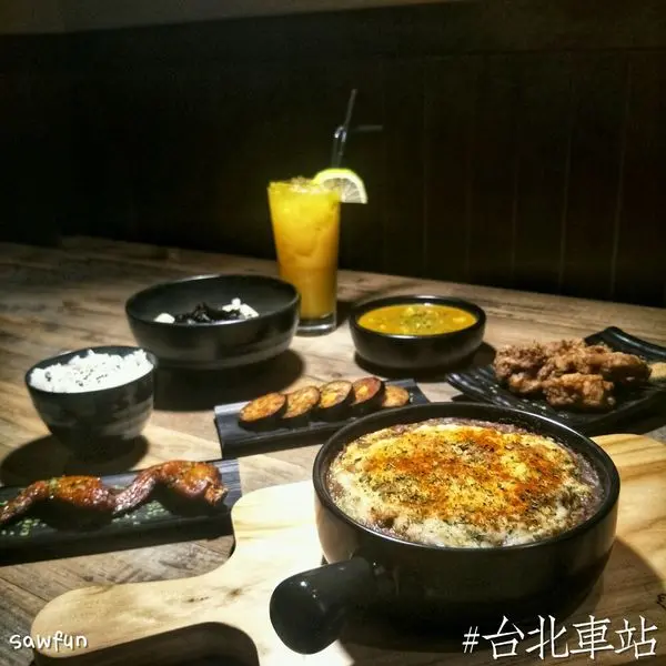 遇fun胃_門司燒||台北美食||連鎖美食||咖哩，日本尋常的家庭料理，一盤熱騰騰的白米飯，淋上金黃色香噴噴的咖哩醬汁，誰能抗拒這樣平凡的鄰家魅力