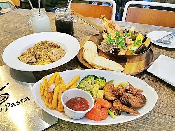 【美食】基隆市區「苗圃義大利餐廳」基隆聚餐餐廳推薦，基隆冠軍漁夫鍋套餐好特別!