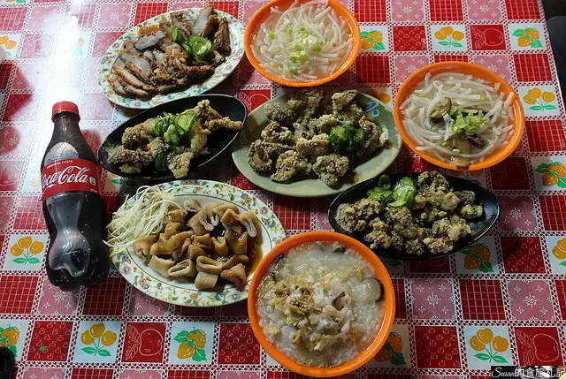 新莊美食|無名米粉湯 香菇粥配上現點現炸的各式小吃吃的幸福又美味 廟街夜市 