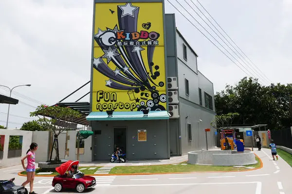 玩不膩的超跑電動車、刺激的兩層樓溜滑梯＠中壢Cool Kiddo酷玩親子餐廳