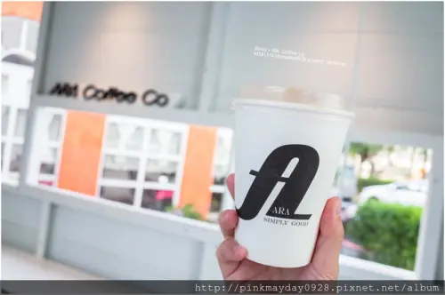 ✿台南✿ 安平打卡熱點！純淨潔白的視覺系貨櫃咖啡屋 真的左拍右拍都美到不行 ➜ ARA Coffee Co