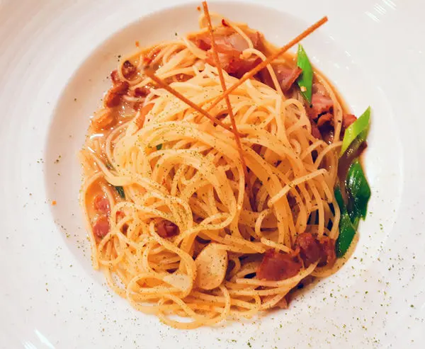 【基隆】鄰近基隆夜市、海因絲咖啡、不只沙拉，義大利麵也推薦！