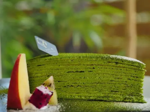 IG熱門景點--台南人氣抹茶店 * 綠町 みどり* 激推柔軟綿密的抹茶千層蛋糕