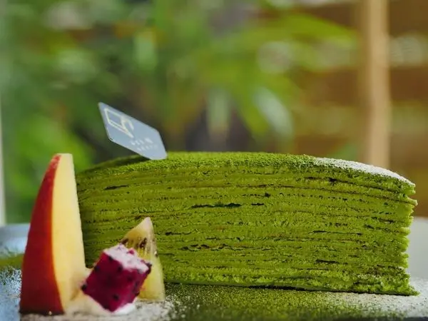 IG熱門景點--台南人氣抹茶店 * 綠町 みどり* 激推柔軟綿密的抹茶千層蛋糕