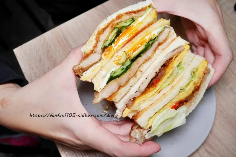 【台北必吃早餐】福來早餐 #阿嬤秘方辣菜脯 #台式醃黃瓜半熟蛋炸豬排吐司 #草莓卡士達吐司 #台北特色早餐 #忠孝復興站