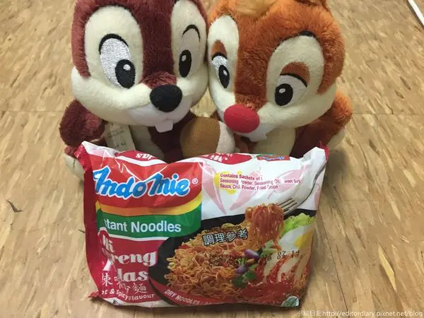 Indomie營多撈麵‧辣味炒麵│印尼泡麵出乎意料好吃│乾泡麵推薦│口味口感兼具│超便宜泡麵月底就靠它│〈食品推薦〉