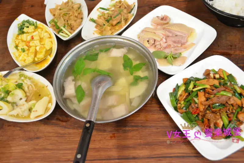 【苗栗一日遊 NO。2】傳統道地客家菜 七姊八弟山城小店 ~ 合菜自由配，讓你喜歡吃什麼就選什麼，給你所有你愛吃的 !