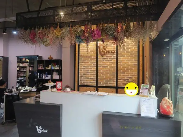 #染燙髮推薦#逢甲商圈#想要變美變年輕，快到【V.S Hair Salon】找設計師Sam就對了! 