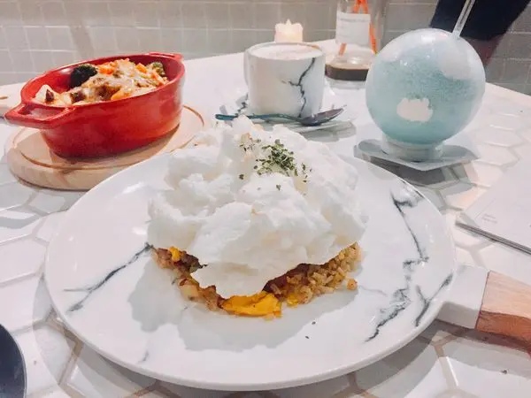 捷運市政府站✿Hërs biströ 她 / 的 餐酒 ✿激夢幻~~~ 天空冰沙 雲朵炒飯 充滿絕美大理石紋的空間! 少女心炸裂!!