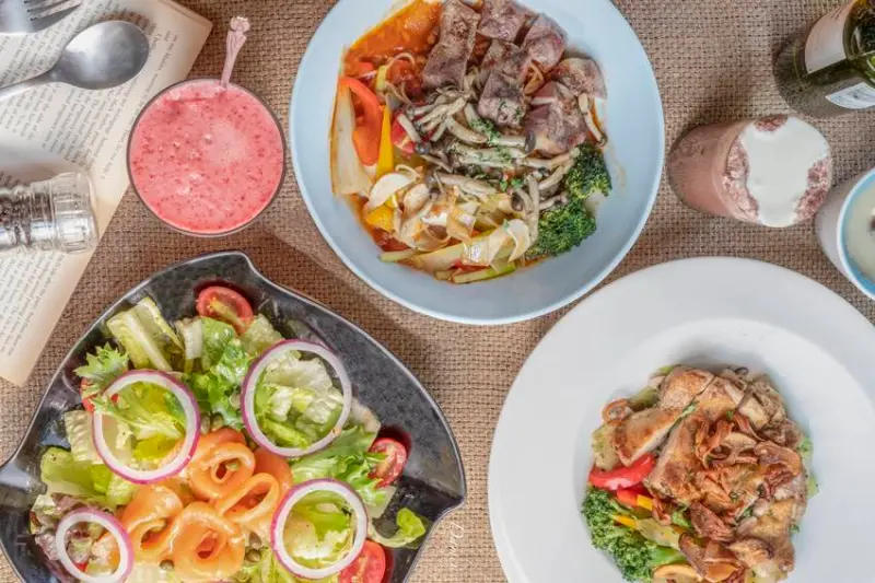 高雄新興｜小義樓-近新堀江的復古義式餐廳，還能自選麵條與醬料