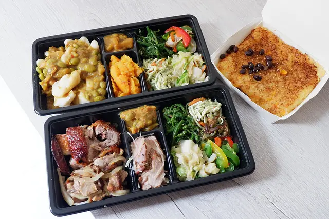 台中美食~哇咧烤雞‧蛋烤飯  每天限量口感特別的蛋烤飯便當 還有麵疙瘩 不想吃一般便當時少油少鹽的好選擇